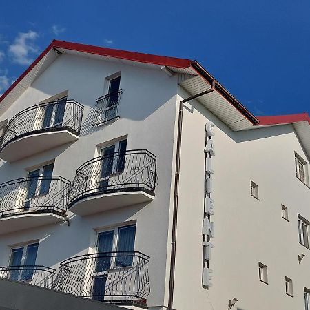Caliente / Ozzy Hotel Uniescie Exterior photo